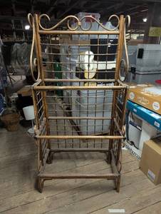 lot 94 image: BambooWicker Bakers Rack - No shelves