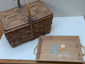lot 60 image: Wicker Weave Picnic basket with Wooden Serving Tray