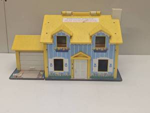 lot 41 image: Fisher Price Play Family House