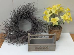 lot 17 image: 3 Piece Bloom Garden Decor Set - Carry Tray, Wreath, Faux Plant