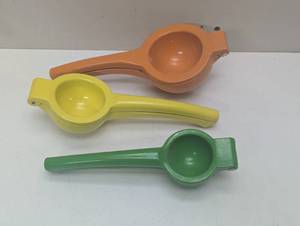 lot 26 image: 3 Piece Colorful Juicer Set - Key West Style