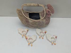 lot 27 image: 5 Piece Rooster Napkin Set