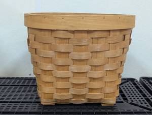 lot 5 image: Quality 14 Weave Apple Basket