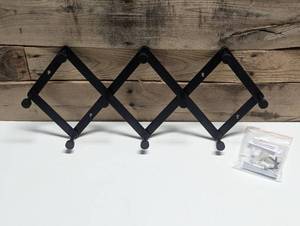 lot 58 image: 10 Peg Metal Accordion Coat Hook