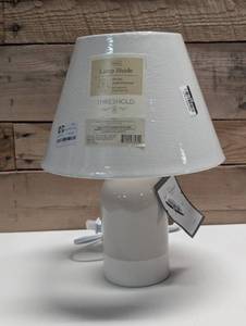 lot 68 image: 13 Inch Ceramic Table Lamp - Threshold