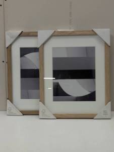 lot 141 image: Pair of Thin Gallery Frame with Mat - Threshold - 11 x 14