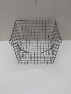 lot 100 image: 13 Wire DisplayStorage Bin - Metal Decor