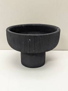 lot 105 image: Heavy Pedestal Ceramic Table Display - Black
