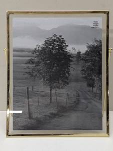 lot 83 image: 9 x 11 Float to 8 x 10 Linear Metal Easel Single Image Frame Brass - Threshold Modern Tabletop Display
