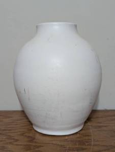lot 114 image: Large Ceramic Vase by Threshold - Cream