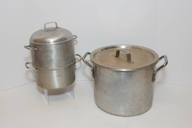 lot 111 image: Vintage Leyse Steamer and Mark Gourmet Kitchen Stock Pot