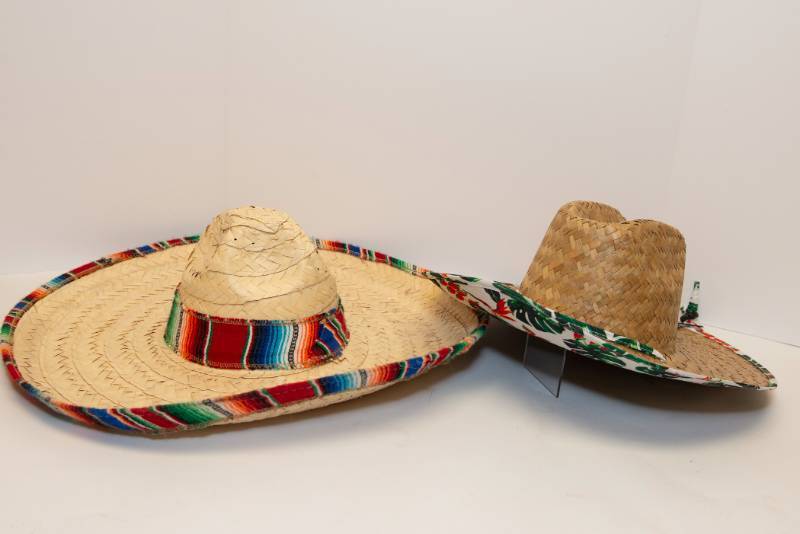 lot 72 image: Sombrero and Beach Hat