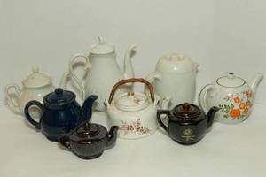 lot 15 image: Seven Tea Pots