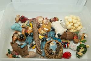 lot 18 image: Miscellaneous Figurines - Mainly Birds