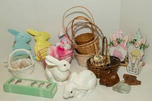 lot 19 image: Easter Items
