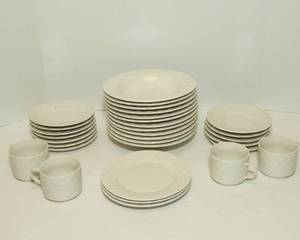 lot 28 image: Pfaltzgraff Dishware - 31 Pieces