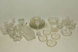 lot 35 image: 25 Pieces of Clear Glass