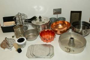 lot 41 image: KitchenCooking Items