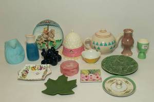 lot 42 image: Pastel Glassware
