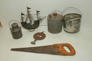 lot 44 image: Vintage Metal Items