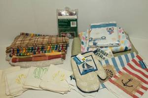 lot 54 image: DiningKitchen Linens