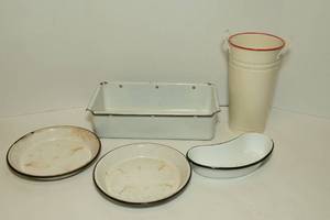 lot 55 image: Vintage Enamelware