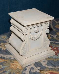 lot 192 image: Resin Decorative Piece
