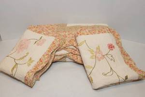 lot 206 image: Queen Size Quilt and Two Pillow Shams