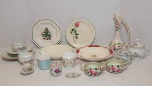 lot 259 image: Large Variety of Floral Dishware