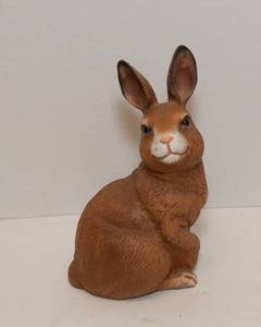 lot 261 image: Cute Bunny Figurine