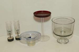 lot 78 image: Decorative Glassware