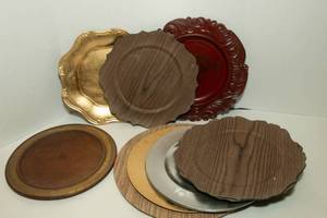 lot 88 image: 10 Charger Plates