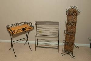 lot 91 image: Metal Wire Decor