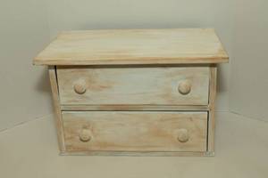 lot 94 image: Small White Drawers