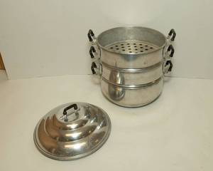 lot 103 image: Chue Chin Hua Steamer Pot