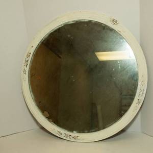 lot 124 image: Vintage Farmhouse Mirror