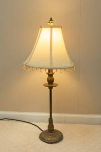 lot 125 image: Pineapple Lamp