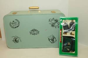 lot 132 image: Luggage Decor and Luggage Tags