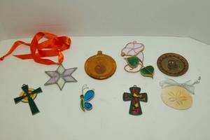 lot 137 image: Miscellaneous WallWindow Hangings