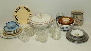 lot 145 image: Tons of Glassware