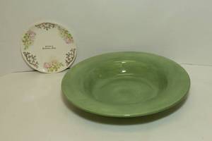 lot 148 image: Large Green Bowl and Vintage Rochester, MN Plate