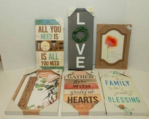 lot 154 image: Various Pieces of Wall Decor