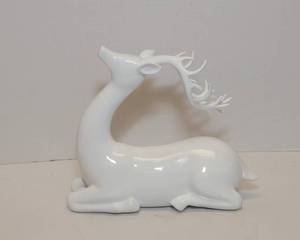 lot 165 image: Large White Deer Figurine - 10.5T
