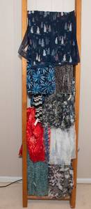 lot 226 image: 10 Scarves - Many are Brand New