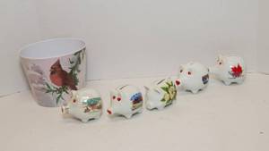 lot 234 image: Collector Piggy Banks from Montana, Niagara Falls, Winchester Mystery House, Vicksburg MS, and Mackinac Island