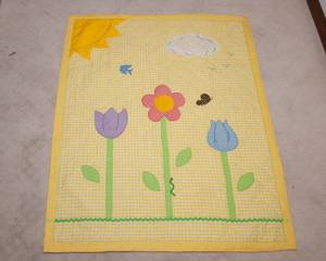 lot 239 image: Handmade Baby Quilt - 36 W x 44.25 T