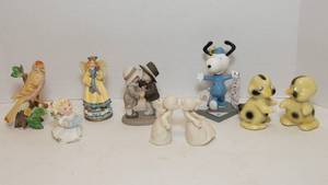 lot 253 image: Adorable Figurines