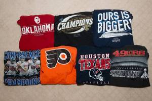 lot 231 image: Eight Sports T-Shirts in Size Large