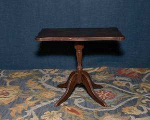 lot 176 image: Antique Duncan Phyfe Style Side Table