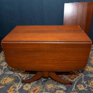 Vintage Wooden Duncan Phyfe Style Drop Leaf Table - Includes 4 Leaves